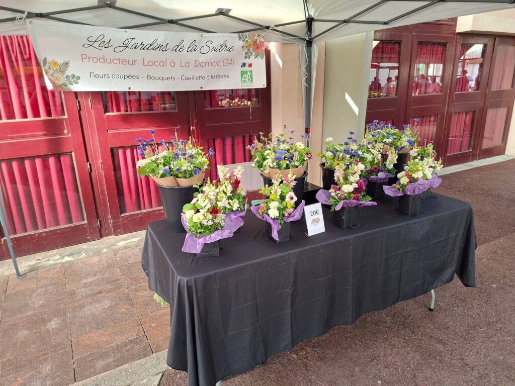 Stand de fleurs sous la halle d'objat